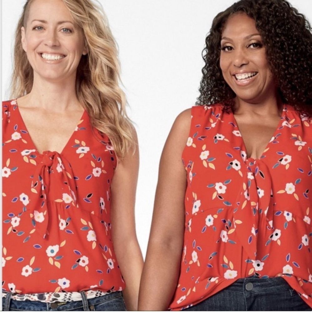 CAbi Red Floral Tied Up Sleeveless Blouse Size Medium Coastal Spring Chic